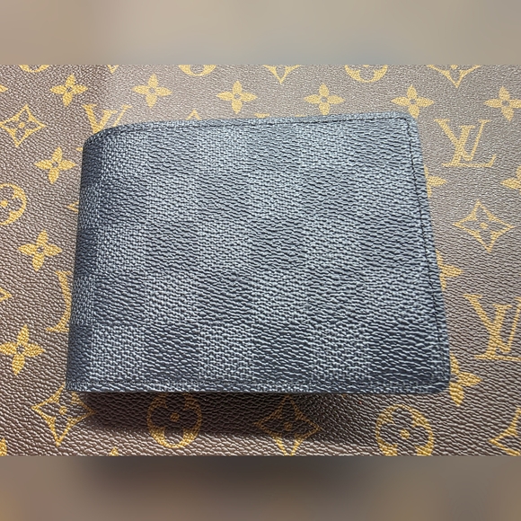 Louis Vuitton Multiple Wallet - Picture 1 of 10